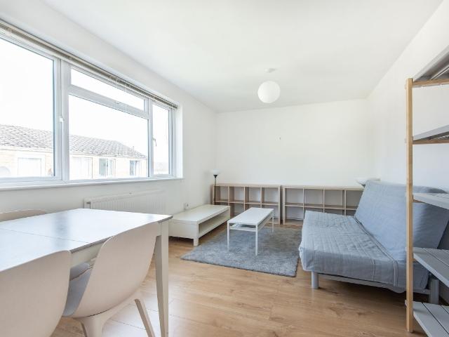 Little Dimocks, London SW12, 1 bed flat to rent, £1,900 pcm | PrimeLocation