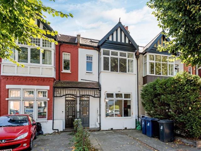 Little Ealing Lane, South Ealing W5, 4 bed flat to rent, £3,000 pcm | PrimeLocation