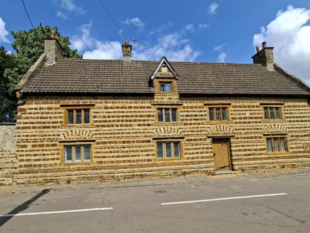 Little Houghton, Northampton 5 bed detached house to rent £2,900 pcm £669 pw