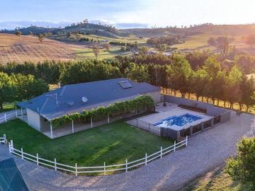 Little Hartley Hideaway Magical Riverside Retreat on 110 acres
