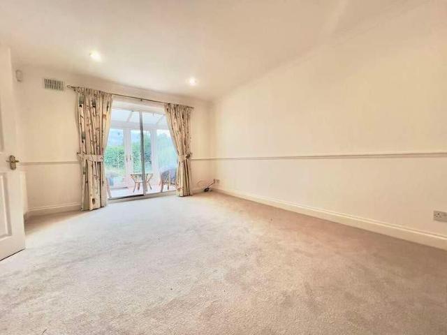 Little Oxhey Lane, Watford, WD19