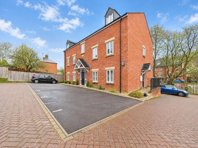 Little Mill Court, Stroud GL5, 2 bed flat to rent, £1,100 pcm | PrimeLocation