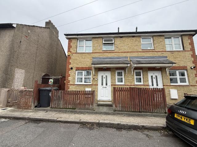 Little Queen Street, Dartford DA1, 2 bed terraced house to rent, £1,650 pcm | PrimeLocation