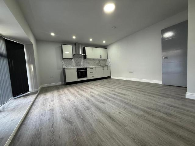 Little Trinket Box, 509 511 Bearwood Road, Warley Wigorn, B66 4AZ, United Kingdom | 2 bed apartment for rent #139621800 | Rentberry