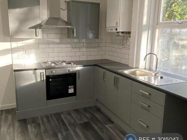 Littlebank Street, Oldham, OL4 2 bed terraced house to rent £995 pcm £230 pw