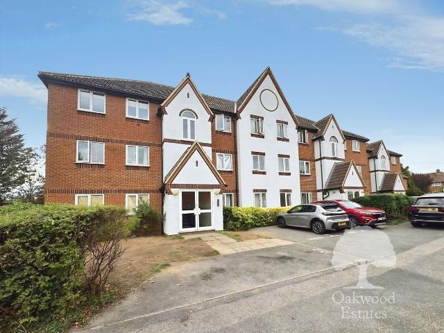 Littlebrook Avenue, Burnham SL2, 2 bed flat to rent, £1,450 pcm | PrimeLocation