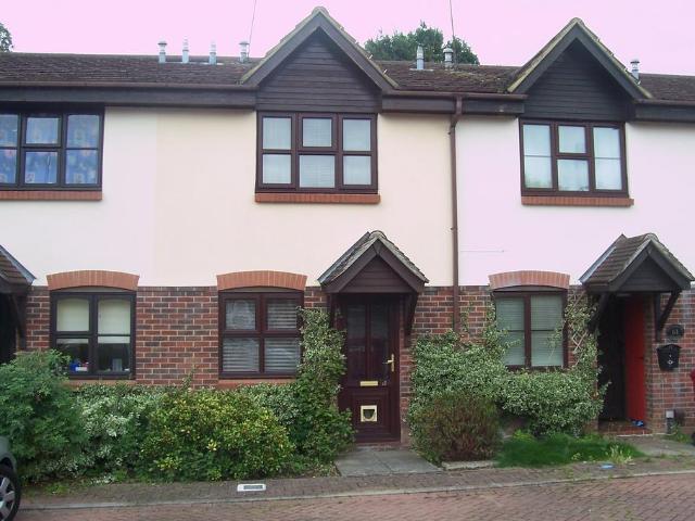 Littlebrook Avenue, Slough SL2 2 bed terraced house to rent £1,500 pcm £346 pw