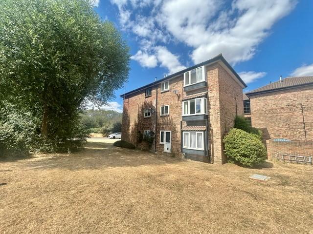 Littlebury Green, Basildon, SS13 1 bed flat to rent £1,050 pcm £242 pw