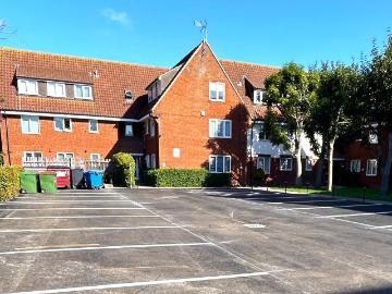 Littlecroft, South Woodham Ferrers CM3, 2 bed flat to rent, £1,050 pcm | PrimeLocation
