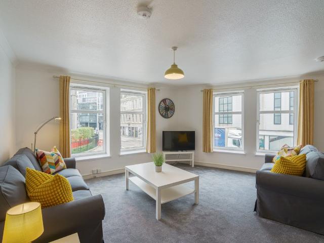 Littlejohn Street, Aberdeen AB10, 3 bed flat to rent, £1,250 pcm | PrimeLocation