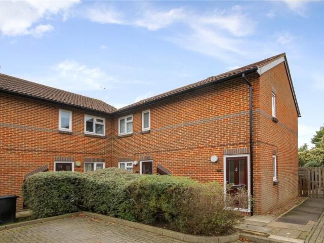Goldsworth Park, Woking, Surrey GU21, 1 bed maisonette to rent, £1,250 pcm | PrimeLocation