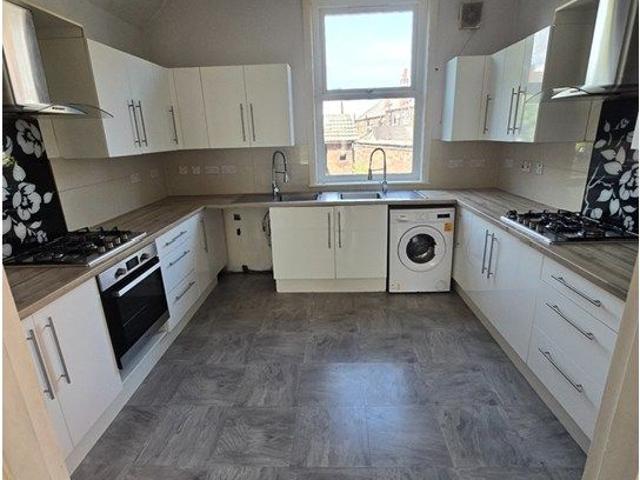 Littlemoor Lane, Doncaster DN4, 5 bed end terrace house to rent, £1,600 pcm | PrimeLocation