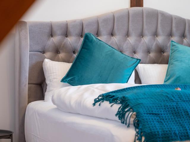 Lit Living: Luxus | Box Spring | Netflix | 4 BR | Parking