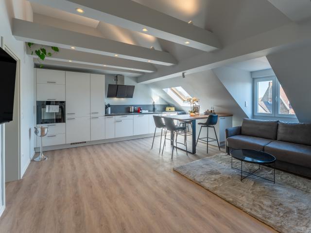 Lit Living: Luxus Box Spring Top Floor
