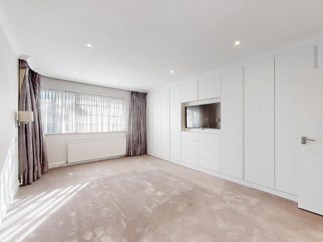 Litchfield Way, Hampstead Garden Suburb, NW11