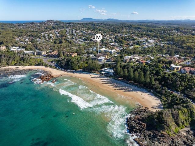 Literally steps from shops, cafés and Flynns Beach