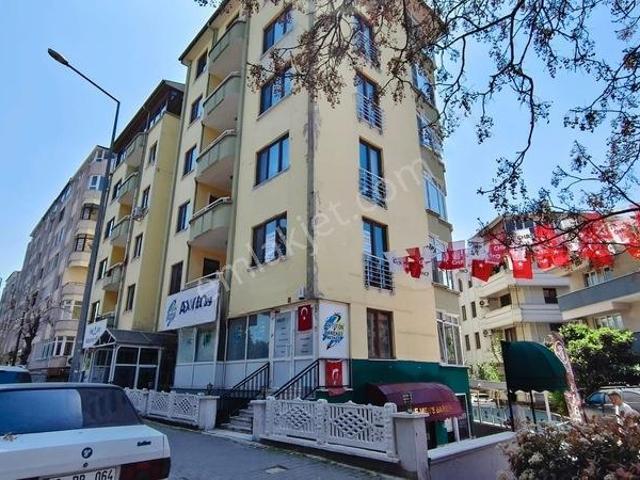 Liva Dan Bahçelievler De Havuzun Tam Karşısında Kiralık Daire