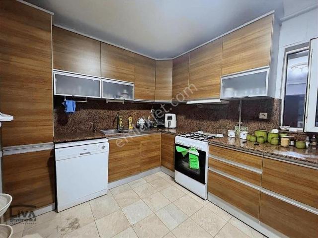 Liva Gayrimenkulden İnönü Cad. Üzerinde Yenilenmiş 3+1 Daire