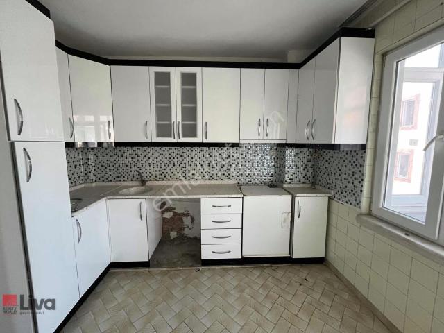 Liva'dan Atatürk Mahallesinde Kiralık 3+1 Daire