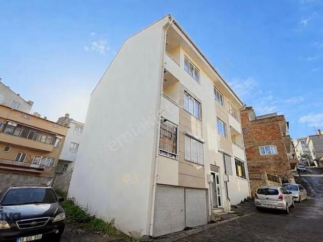 Liva'dan Çarşı Merkeze Yakın Yeni Binada 52 M² Net