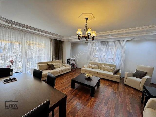 Livadan Emek Caddesinde Harika Ara Kat Dubleks 195 M2 Daire
