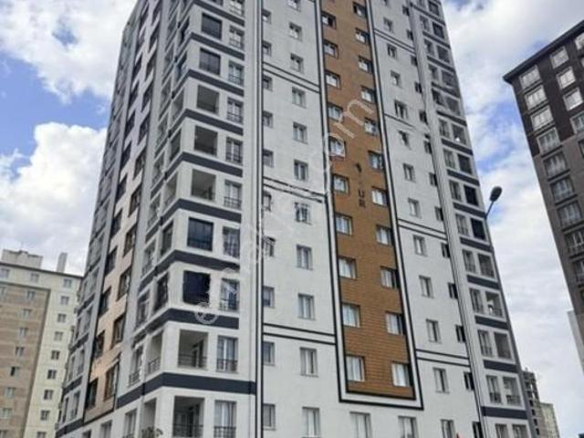 Liva'dan Sayer Caddesinde 3+1boyalı 4 Yıllık Kiralık Daire