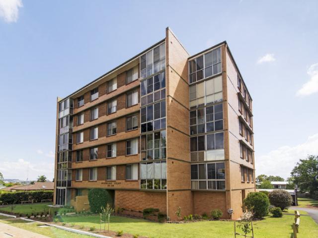Live on Top of the World – Fully Furnished Unit with Stunning Escarpment Views!