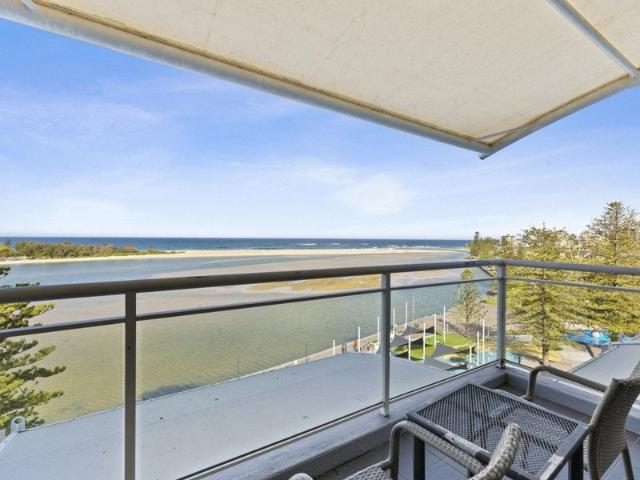 Live or Holiday â Panoramic Views & Resort Living