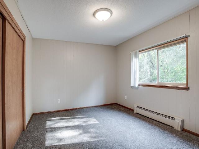 Live at The Oaks of West Saint Paul | Spacious & Comfortable Living 2 Bedroom Apartment for Rent at 177 Thompson Ave E, West St Paul, MN 55118