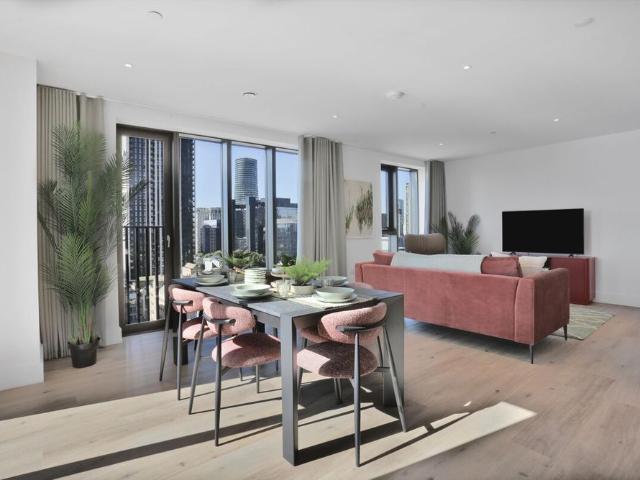 Live at Vertus’ newest Canary Wharf address: spacious, fully furnished 3 bed apartments with a gym, reformer Pilates studio, co working spaces and, lounges for modern living