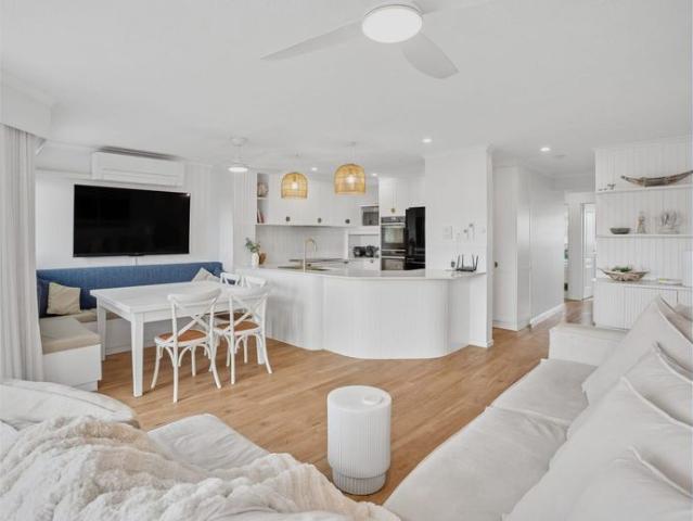 Live Above It All Stunning Currumbin Penthouse