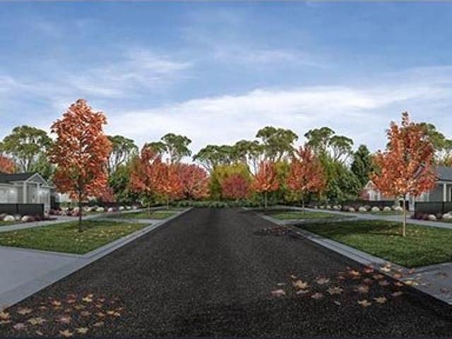 LIVE AMONGST THE TRESS ONLY 5 MINUTE WALK TO TOWN