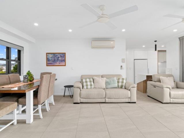 Live and Work: Dual Zoned Maroochydore Unit