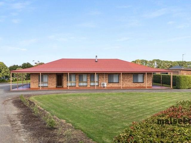 Live and Work this Lifestyle Property on approx 10 acres in Yahl. Pet Boarding and Grooming Business