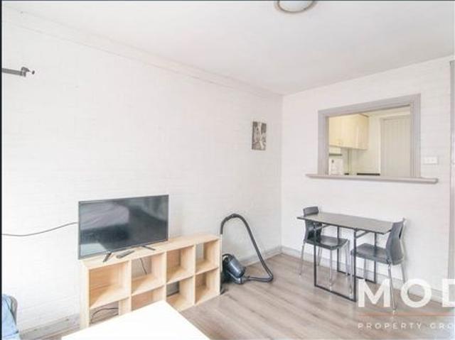 LIVE AND PLAY IN THE HEART OF THE CITY