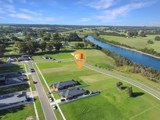 LIVE BY THE WATER IN BEAUTIFUL NICHOLSON