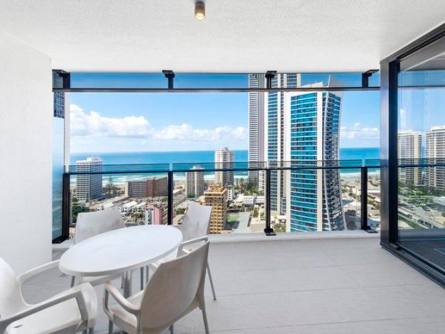Live Between the Ocean and the Skyline in Circle on Cavill