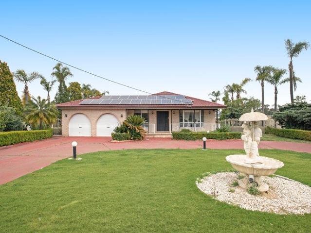 Live, Entertain & Unwind Indoor Pool & Tennis Court