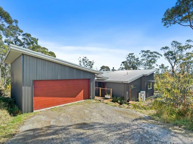 LIVE GREEN IN STYLE: STUNNING ARCHITECTURAL BUSHLAND HOME