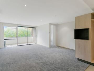 Live It Up In This Chic Newly Rejuvenated Apartment