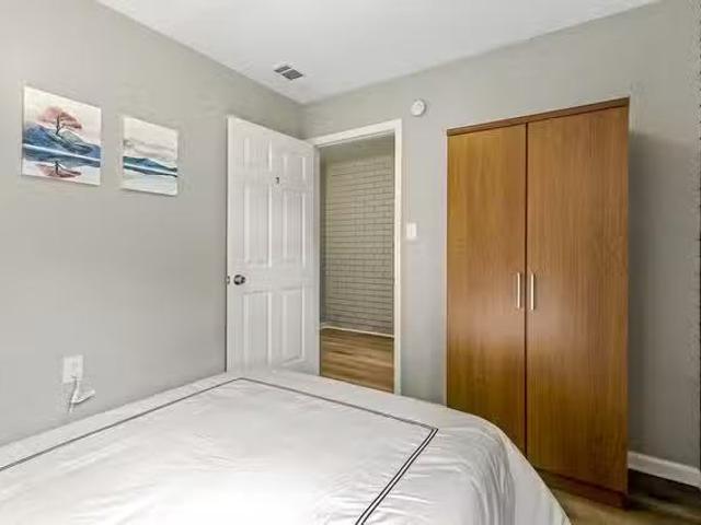 Live in Northside, a 2 minute walk to transit stop Richardson.