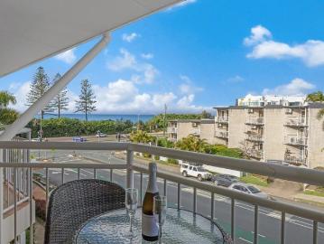Stylish Top Floor Studio with Ocean Views