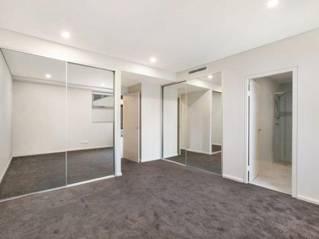 LIVE IN LUXURY IN THE HEART OF DRUMMOYNE!
