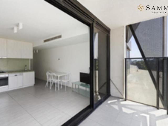 Live in Luxury: Spacious Two Bedroom Apartment with Balcony in Docklands!