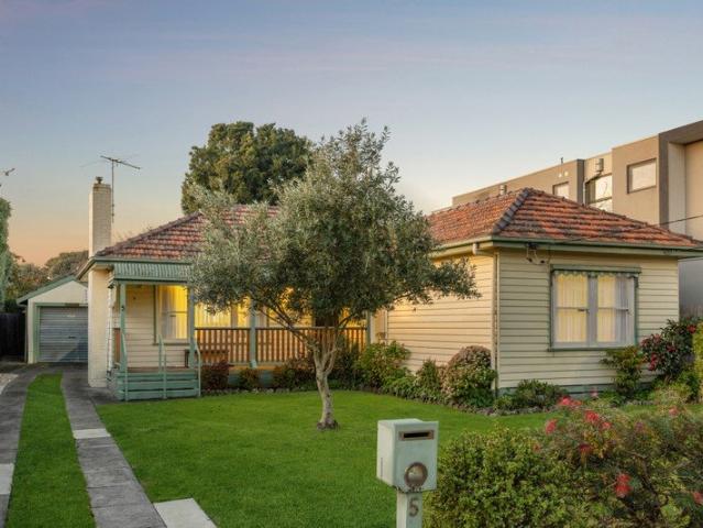 Live In, Renovate, Or Start Again On 649sqm