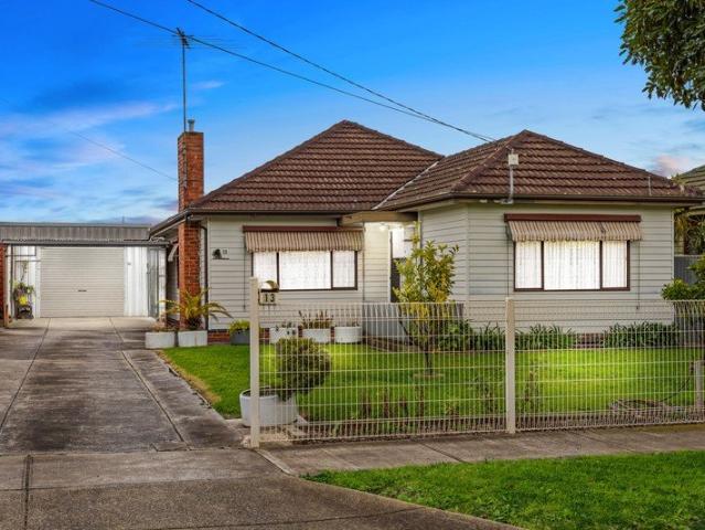 LIVE IN RENOVATE DEVELOP, 696m2 approx. ALBION OPPORTUNITY