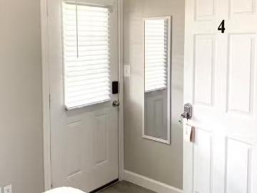 Live in Rosemary Ridge, a 6 mins drive to transit stop Risinge.