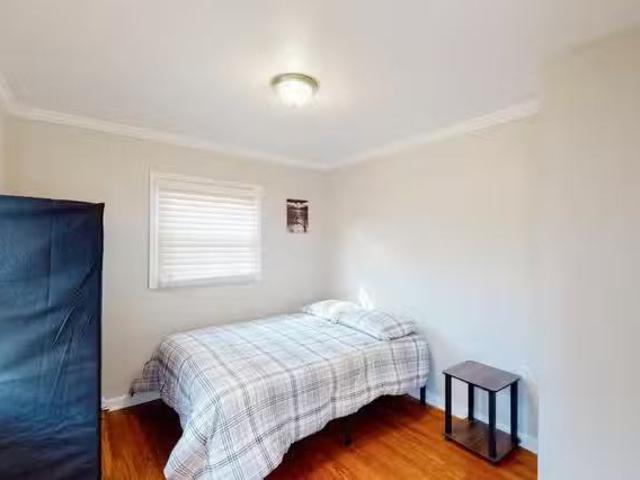 Live in Stone Mountain, a 2 minute walk to bus stop S Indian C.