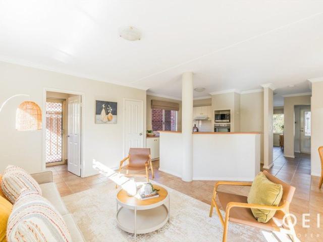 LIVE IN THE HEART OF VIC PARK