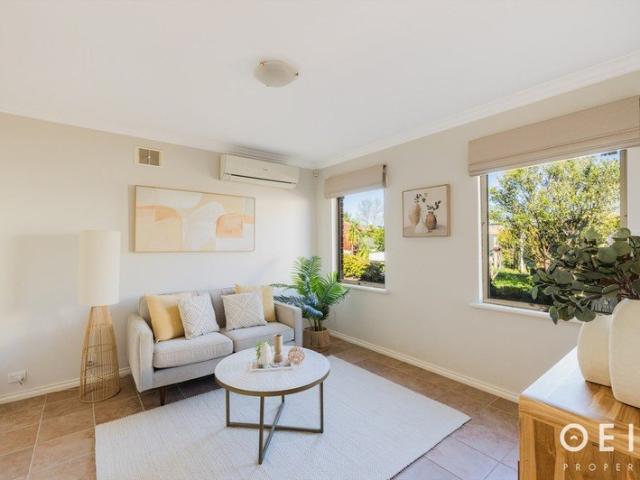 LIVE IN THE HEART OF VIC PARK